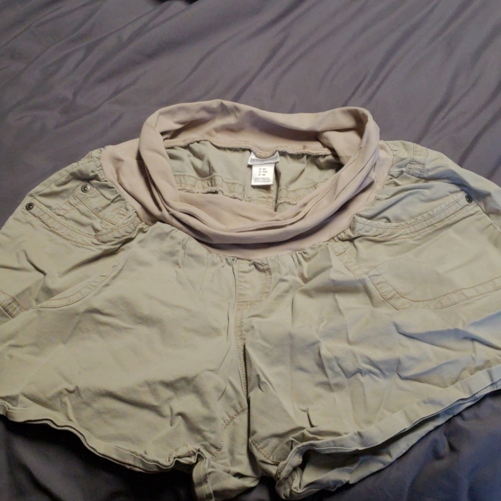 Maternity shorts